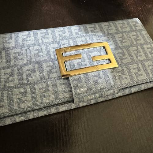 Fendi 長銀包