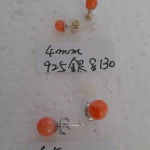 一手兩對紅珊瑚耳環，6.5mm 14k 耳針.及4mm925銀，共售五百元。單一對價錢如照片顯...