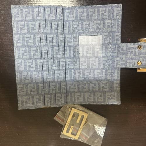 Fendi 長銀包