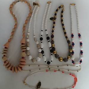 清理存貨平售 ，一 手七條頸鏈，共售150元。no.D15.11.25