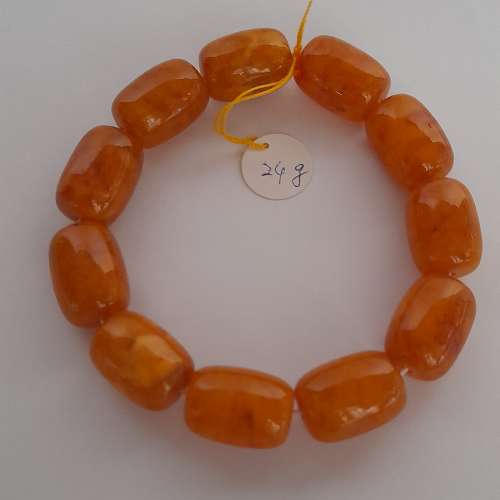 歐洲蜜蠟手串，18x13mm.24gram.減價出售。原價一千五百元，加送一個鑲嵌純銀吊墜，...