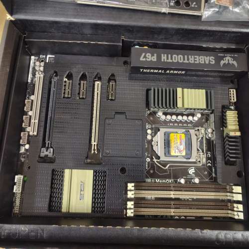 二手 ASUS  SABERTOOTH  P67主機板1套 有盒