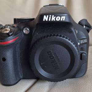 Nikon D5200 Body + 3 Nikkor Lens
