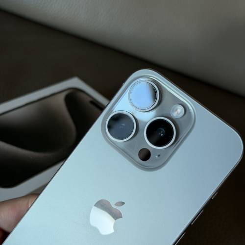 完美無花 香港行貨 iphone 15 pro 512GB 原色 鈦金屬 Natural Titianium