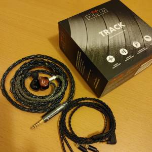九成五新 Fender Track 耳機連4.4mm Xone 訂制耳機線加原身Fender 3.5mm耳機線