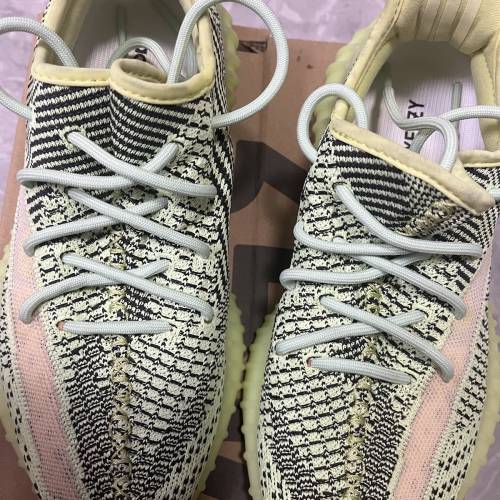 yeezy350v2