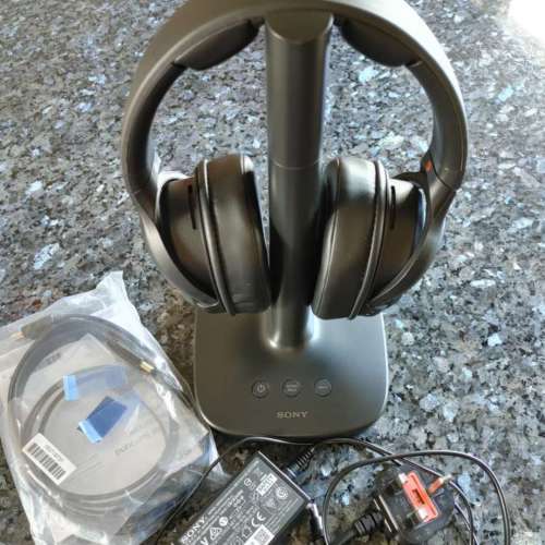 九成五新 Sony 5.1channel surround 耳筒機