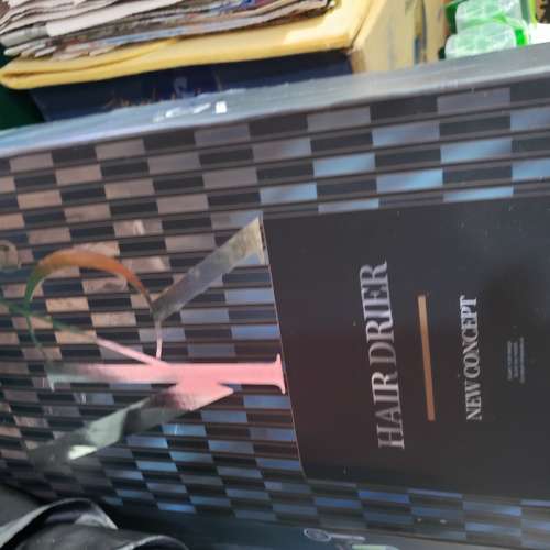 強勁2800w潮流吹髮風筒一套  有盒三腳插頭9成幾新屯門良景取