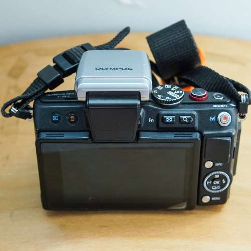 Olympus E-PL6 + 鏡頭 (14-42mm)