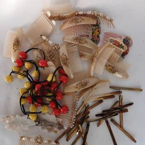 清理存貨 一手 髮夾髮飾 如照片顯示 共售二百元 .no.DR17.11.25