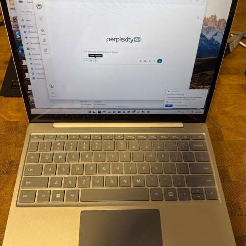 Microsoft Surface Laptop Go 2023 8GB Ram + 128GB SSD 有touch screen