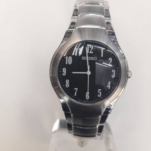 全新Seiko Ultra-Slim Mid-Size Quartz Watch