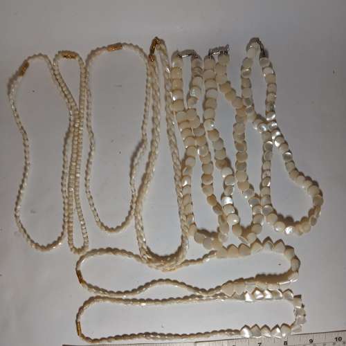 清理 存貨平售， 一手9條珍珠母貝頸鏈 mother of pearl  16 寸，如照片顯示 ,共售25...
