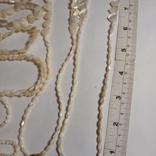 清理 存貨平售， 一手9條珍珠母貝頸鏈 mother of pearl  16 寸，如照片顯示 ,共售25...
