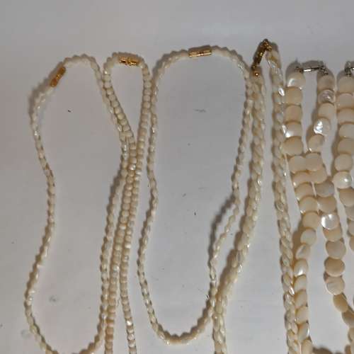 清理 存貨平售， 一手9條珍珠母貝頸鏈 mother of pearl  16 寸，如照片顯示 ,共售25...
