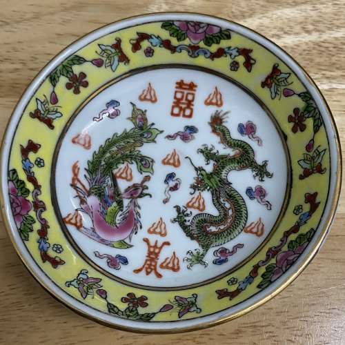 七八十年代 瓷器碟仔，  龍凰圖案，意思是 吉祥好運！有囍！周邊有花，花開富貴！