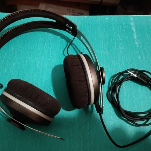 Sennheiser Momentum 98% new