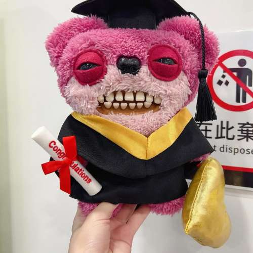 睇下文⭕️ 【同系列炒到$1299】歐美絕版  2024 fuggler泰迪熊公仔 fuggler畢業公仔...