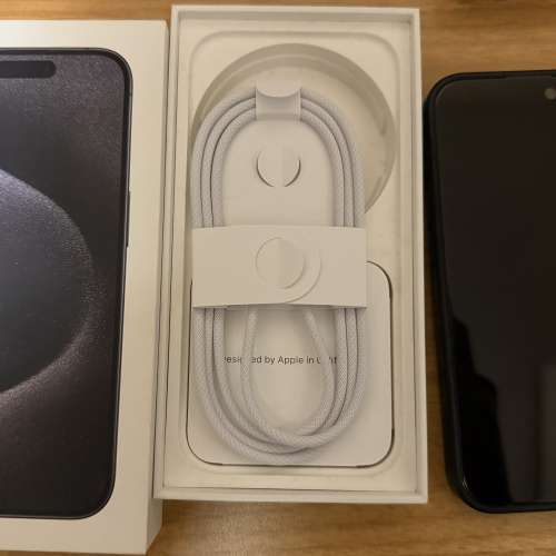 Apple iPhone 15 Pro 黑色 128gb 全程痴Mon貼戴套