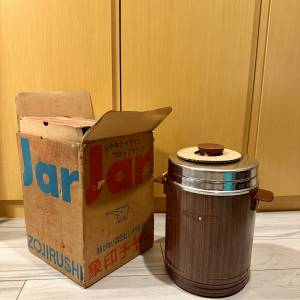 出售 日本制造 象印 白飯保溫壺一個，經典款式，有原裝盒，玻璃膽，整體大約八成新...