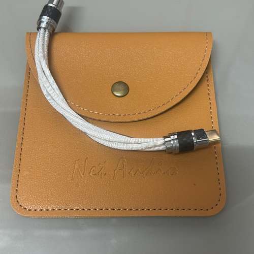 限量1條(耳機線名: 2倍雅典娜 Athena )由4款金屬組成(鈀金銀銅)，聲音平均及具金字...