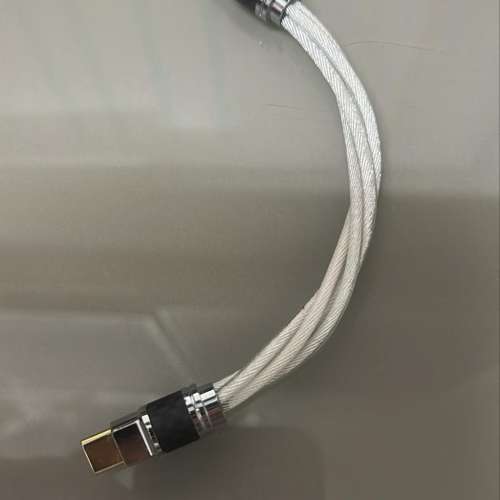 限量1條(耳機線名: 2倍雅典娜 Athena )由4款金屬組成(鈀金銀銅)，聲音平均及具金字...