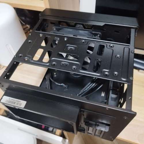 Coolmaster Elite 110 ITX小機箱已連3把風扇 (可放標準ATX牛+210mm內雙槽顯卡)