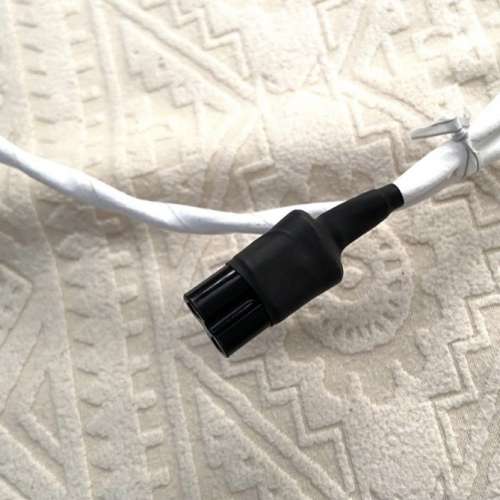 可以提升播放畫質及音效！靚鍍銀8字頭電源線 兩條，全新！