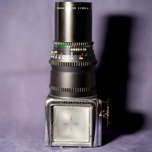 hasselblad 500c後期版本 (500cm一樣) & 250mm F/5.6 cT* & a12 film back