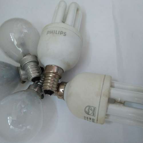 共: 5個 【慳電燈泡3個 + 2個飛利浦慳電光管(細頭)】
