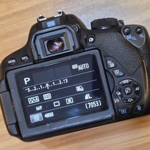 Canon 700D body + 2粒原廠電