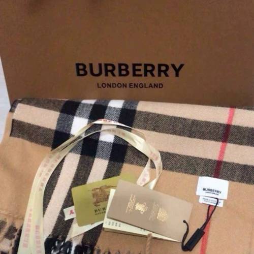 正行Burberry 圍巾有盒有單