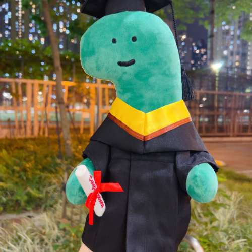 睇下文‼️［同行賣七百幾蚊］已停產最後一隻正版訂製 joguman畢業公仔 joguman gr...