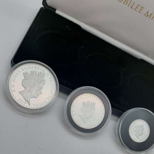 2017 年 5 英鎊、2 英鎊、1 英鎊特里斯坦達庫尼亞銀幣盒套裝/限量發行只有499套