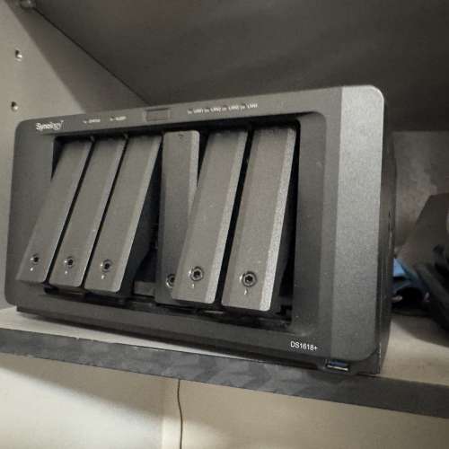 Synology DS1618+ with ssd cache