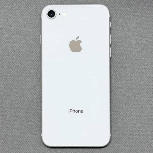 95% New Apple iPhone 8 64GB Silver Color (銀色版 操作正常 非常新淨)