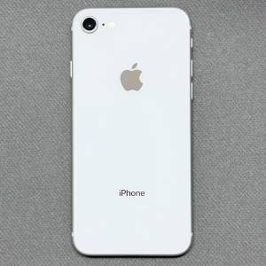 95% New Apple iPhone 8 64GB Silver Color (銀色版 操作正常 非常新淨)