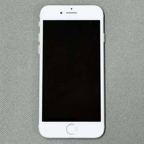 95% New Apple iPhone 8 64GB Silver Color (銀色版 操作正常 非常新淨)