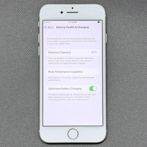 95% New Apple iPhone 8 64GB Silver Color (銀色版 操作正常 非常新淨)