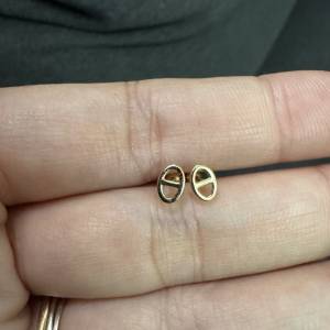 18k金豬鼻擰螺絲耳釘