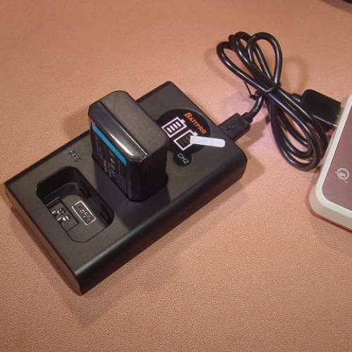 NP-FW50 NPFW50 USB雙位充電器合SONY ZV-E10,A7RII,RX1 RIII相機請看內容(香港行貨...