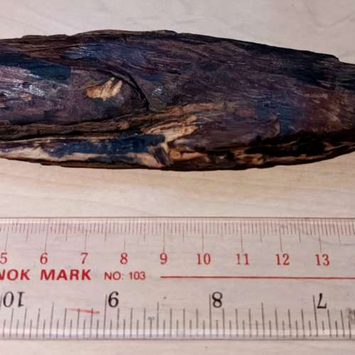 沉香C 18cm長，39克