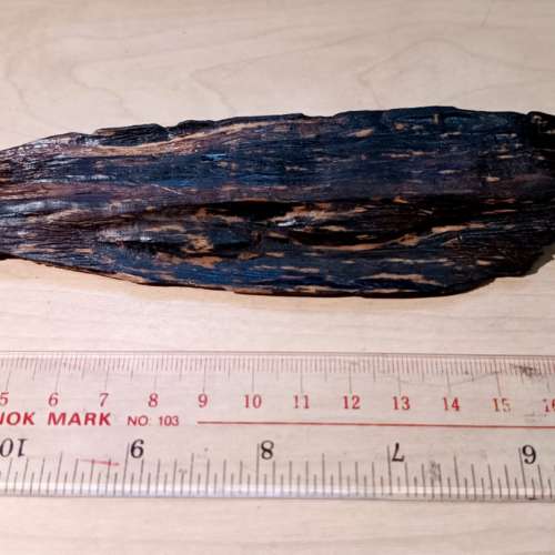 沉香D 22cm長，37克，