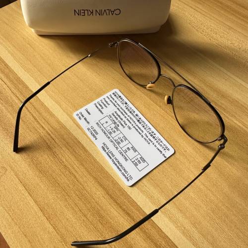 Calvin Klein 呔金屬眼鏡