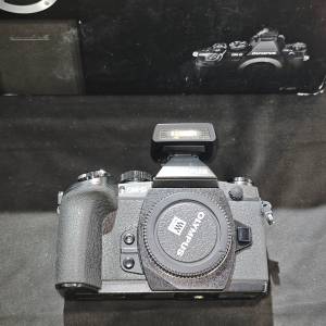 Olympus 奧林巴斯 EM1 E-M1 有盒冇單冇證有閃燈 功能全正常 跟2電一充連肩帶 98%new...