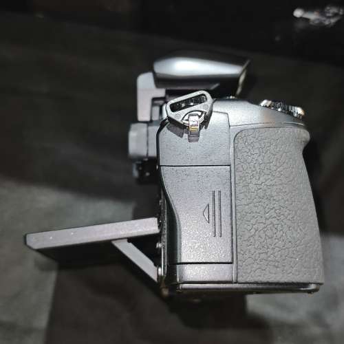 Olympus 奧林巴斯 EM1 E-M1 有盒冇單冇證有閃燈 功能全正常 跟2電一充連肩帶 98%new...