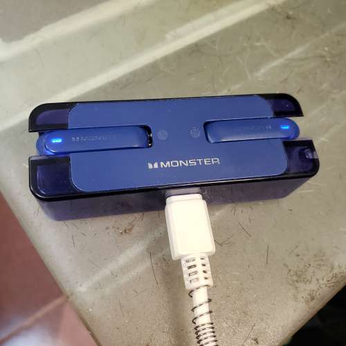 Monster Airmars XKT08 TWS 真無線藍牙耳機一套。