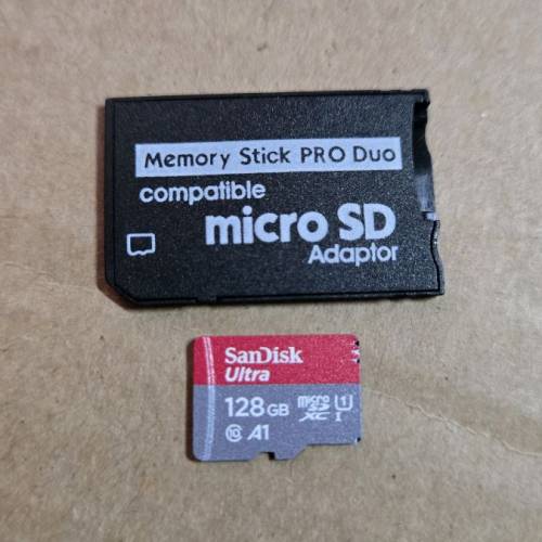 總數有幾百隻遊戲 PSP專用128GB
SD卡和卡套內有psp遊戲百多隻和其他家用機 街機遊戲...