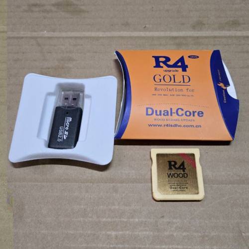 包64GB SD卡 卡內有1000多個遊
戲 nds和3ds可以唔使改機・即插即玩到裏面遊戲
。