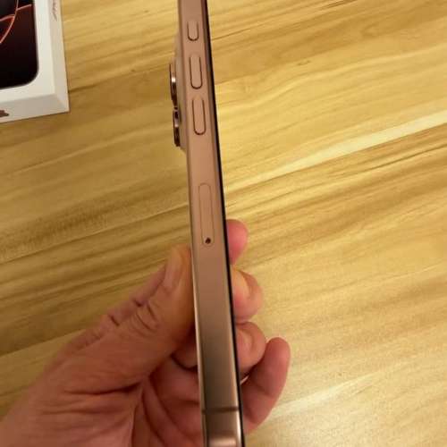 iPhone 16pro 512gb,港行雙卡，金色鈦金屬，完美冇花，冇修冇拆，電池健康度93，所...